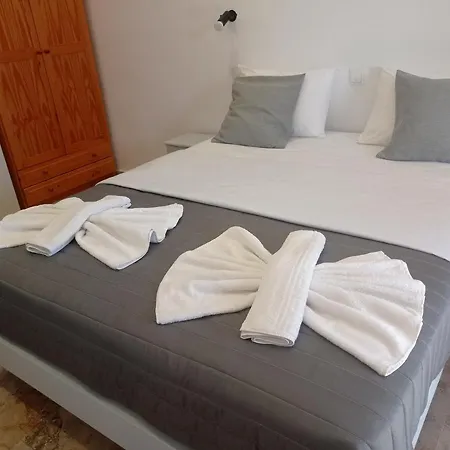 Zorbas Hotel *