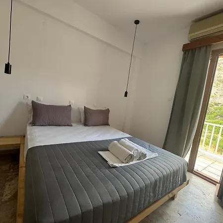 Zorbas Hotel *
